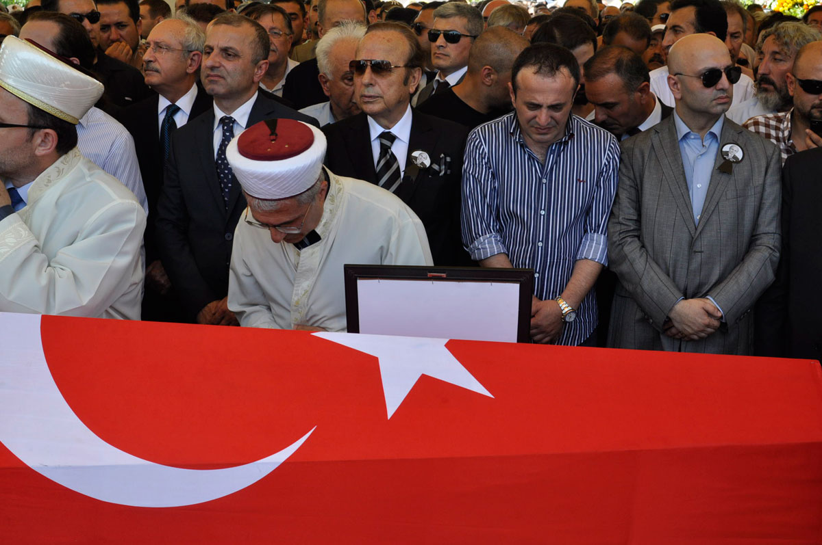 yasarnuriozturk_web.jpg
